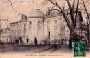 Carte postale ancienne - 490 - BESANÇON - Façade de la Préfecture. Vue du Parc