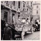 Carte postale ancienne - BESANÇON - Rue de la Préfecture - Mi-Carême estudiantin...