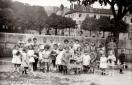 Carte postale ancienne - BESANÇON - Quai Vauban - Classe d'école primaire - 1922
