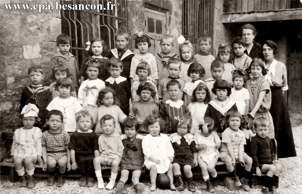 Besançon classe d'école primaire 1922