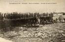 Carte postale ancienne Besançon - L. Mosdier - Les Inondations en 1910 - BESANÇON - Pont de la Répulique - Sauvetage des bois de la Papeterie