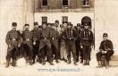Carte postale ancienne - BESANÇON - Soldats du 60e RI devant l'entrée de la case...