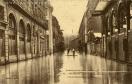Carte postale ancienne Besançon - Carrey - Inondations des 20-21 Janvier 1910 - 11 bis. - BESANÇON. - Rue de la République (Anciennement Rue St-Pierre)