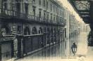 Carte postale ancienne - BESANÇON - Inondations de janvier 1910 - Rue de la Répu...