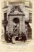 Carte postale ancienne - Fontaine au coin des Rues St-Vincent et Ronchaux