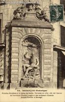 Carte postale ancienne Besançon - I.P.M. - 68. BESANÇON Historique - Fontaine Ronchaux et la statue du Doubs. Terminée en 1750 ; elle est l’œuvre de l'architecte Charles Longin et des sculpteurs Comtois Jacques Perrette et Devosge.