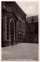 Carte postale ancienne - Collège de jeunes filles de Besançon - Cour d'Honneur