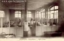 Carte postale ancienne - BESANÇON. - Crèche Bersot - "Après la sieste"
