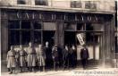 Carte postale ancienne - BESANÇON - 11 rue de Belfort - Café de Lyon... tenu dur...