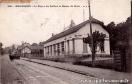 Carte postale ancienne - 3041 - BESANÇON - Le Foyer du Soldat et Route de Dole