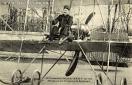 Carte postale ancienne - Le Lieutenant Aviateur REMY sur son Aéroplane au Polygo...