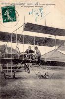 Carte postale ancienne - Le Lieutenant aviateur REMY sur son aéroplane, au polyg...