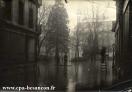 Carte postale ancienne - BESANÇON - Inondations de Janvier 1910 - Square St-Amou...