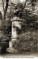 Carte postale ancienne - 740 - BESANÇON - Square St-Amour. Statue de l'Amiral DE...