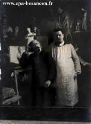 Carte postale ancienne - BESANÇON -  Just Becquet dans l'atelier du sculpteur Bl...