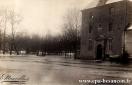 Carte postale ancienne - BESANÇON - Inondations de Janvier 1910 - Chamars. École...