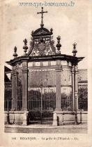 Carte postale ancienne Besançon - LL - 146 BESANÇON. - La grille de l'Hôpital.