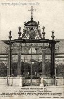 Carte postale ancienne - Besançon Historique (M. D.) - 3. - Grille monumentale d...