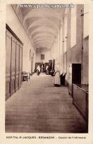 Carte postale ancienne - HOPITAL St-JACQUES - BESANÇON - Couloir de l'Infirmerie