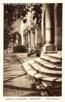 Carte postale ancienne - HOPITAL St-JACQUES - Cour d'Honneur