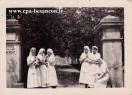 Carte postale ancienne - BESANÇON - Hôpital St Jacques - Infirmières devant le p...