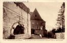 Carte postale ancienne Besançon - J. David et E. Vallois - Pensionnat Notre-Dame - 11, Rue de la Convention - BESANÇON - La Façade et la Cour d'Entrée