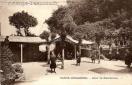 Carte postale ancienne - ÉCOLE MÉNAGÈRE. - Cour de Récréation.