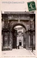 Carte postale ancienne Besançon - ROSE - 14. BESANÇON (Doubs) - La Porte Noire (Époque Romaine).