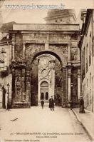 Carte postale ancienne - 49. - BESANÇON-les-BAINS. - La Porte-Noire, constructio...