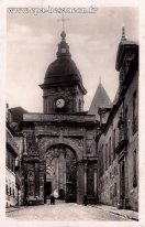 Carte postale ancienne - 40 Besançon - La Porte Noire et la Cathédrale