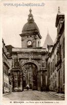 Carte postale ancienne - 40 BESANÇON - La Porte noire et la Cathédrale