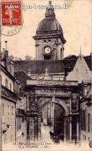 Carte postale ancienne - 40 BESANÇON. - La Porte Noire et la Cathédrale.