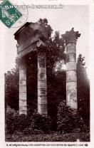 Carte postale ancienne - 8 - BESANÇON (Doubs) Les colonnes Corinthiennes du squa...