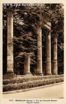 Carte postale ancienne Besançon - Protet - 1017. BESANÇON (Doubs) - Arc de Triomphe Romain - Square Castan