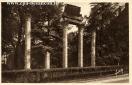 Carte postale ancienne Besançon - Yvon - 885 BESANÇON (Doubs). Square Castan, ruines du théâtre romain