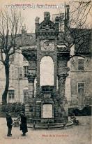 Carte postale ancienne - 23 BESANÇON - Ruines Romaines - Place de la Convention