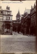 Carte postale ancienne - BESANÇON - Place Victor Hugo et Porte noire