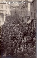 Carte postale ancienne - BESANÇON (Mai 1925 ? Funérailles ?) - Rue de la Convent...