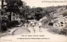 Carte postale ancienne Besançon - A. Proust - TOUR DE FRANCE CYCLISTE PEUGEOT - Le Peloton de tête dans la Vallée du Doubs, avant Bezançon