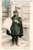 Carte postale ancienne - Un type bisontin. - Le crieur de Journaux, François
