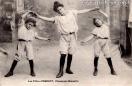 Carte postale ancienne - Les Filles d'OBRIOT, Champion Bisontin