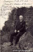 Carte postale ancienne - Besançon, le 29 décembre 1904 - Homme âgé assis, adossé...
