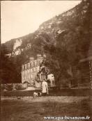 Carte postale ancienne - BESANÇON - Villa à Casamène - Geneviève et sa chienne K...