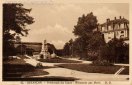 Carte postale ancienne - 42. - BESANÇON. - Promenade des Glacis - Monument aux M...