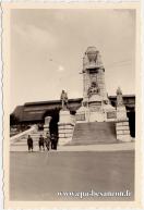 Carte postale ancienne - BESANÇON - Monument aux morts de la gare Viotte, sous l...