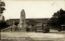 Carte postale ancienne - BESANÇON - Le Monument aux Morts et Gare Viotte.