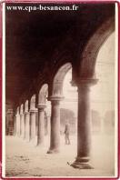 Carte postale ancienne - 96. Cour intérieur du Palais Granvelle