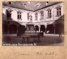 Carte postale ancienne - BESANÇON - Cour du palais Granvelle - Septembre 1899