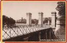 Carte postale ancienne Besançon - A. PÉTRY - BESANÇON - Pont sur les fortifications, porte de Strasbourg - Quai de Strasbourg, dans le fond la Madeleine